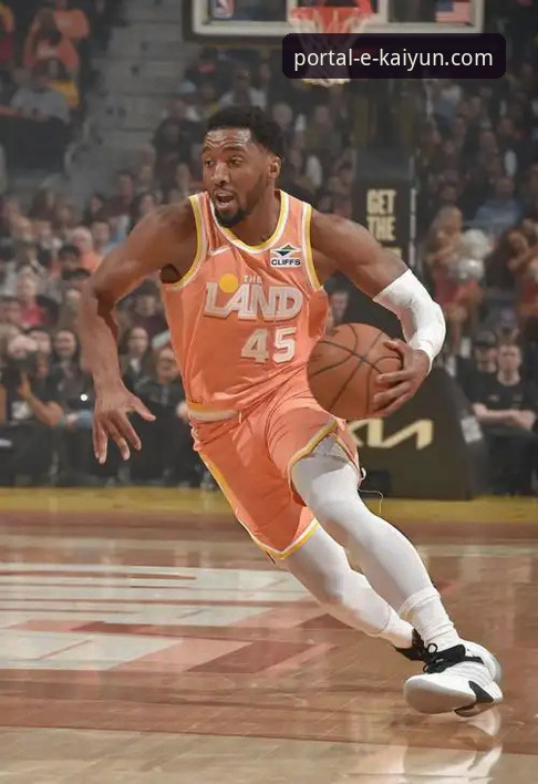 骑士力克魔术，米切尔42分引领连胜详解